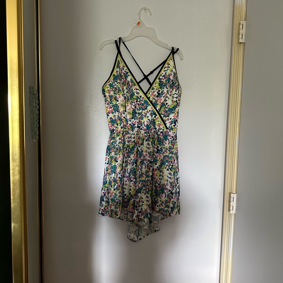 Adelyn Rae Romper - Picture 3 of 4